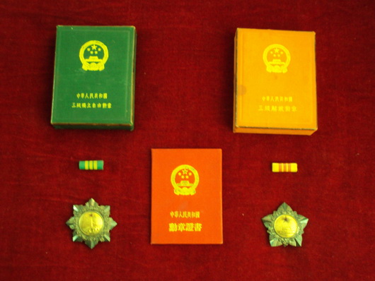 老八路张云从子女向军博捐赠其生前勋章记略