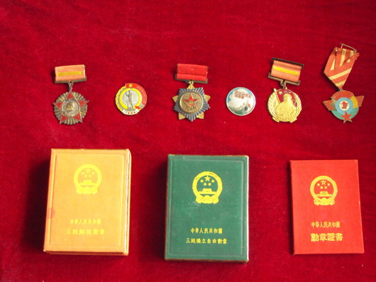 老八路张云从子女向军博捐赠其生前勋章记略